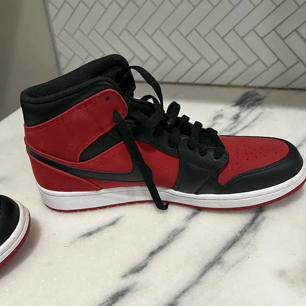 Nike Air Jordan 1 Mid Reverse Banned Gym Red Black Sneakers 554724 610 Men SZ 11